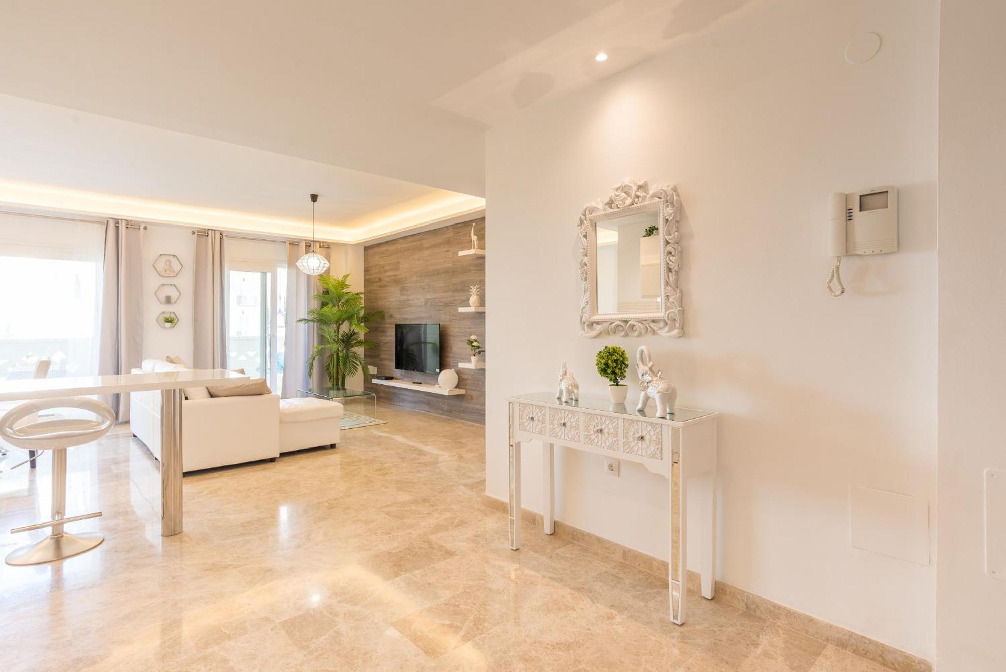 Saturnodream-4 Min To The Beach-seasonal Pool Apartment Torremolinos